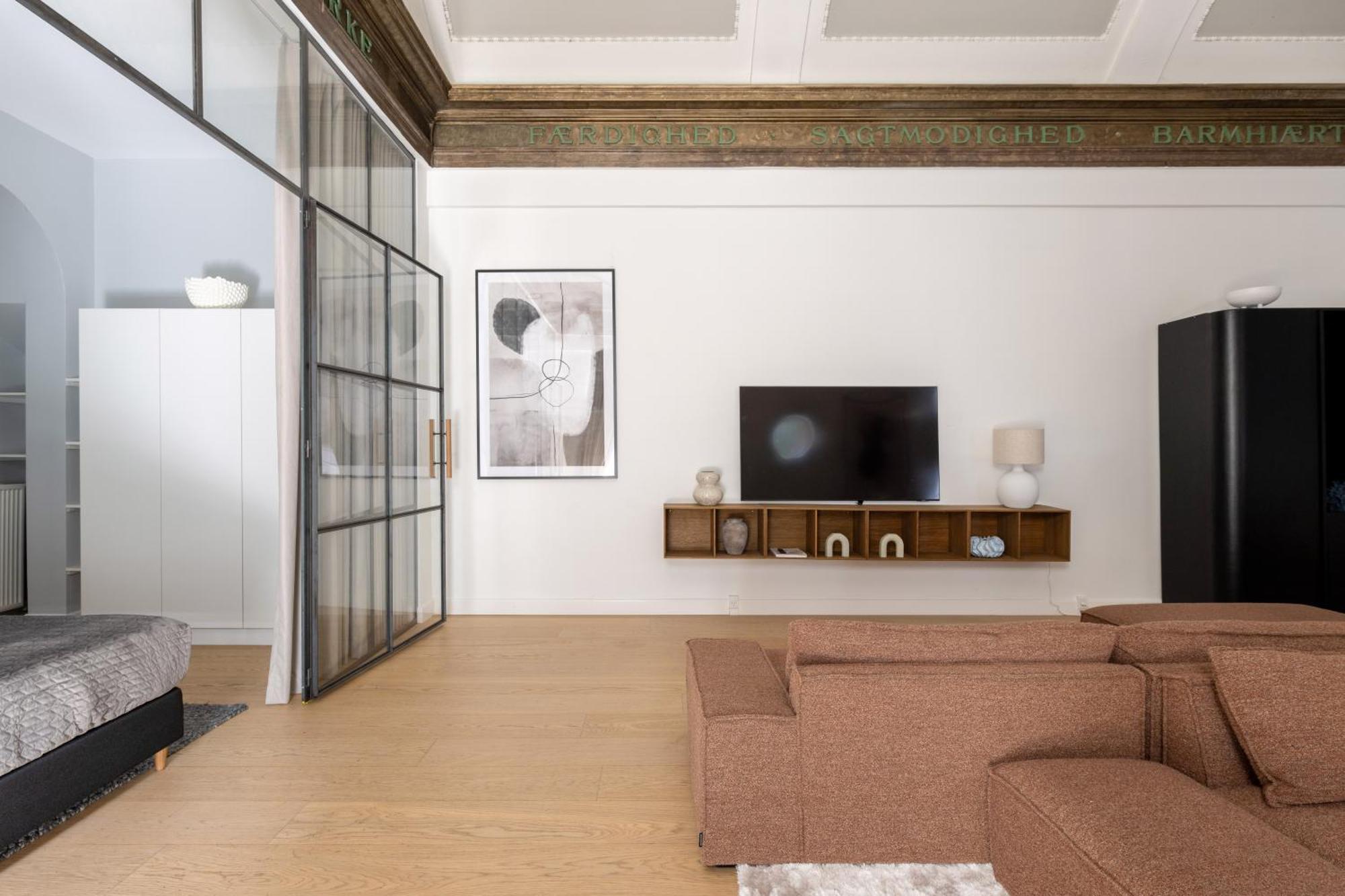 Unique 3 Bedroom In Vibrant Frederiksberg *